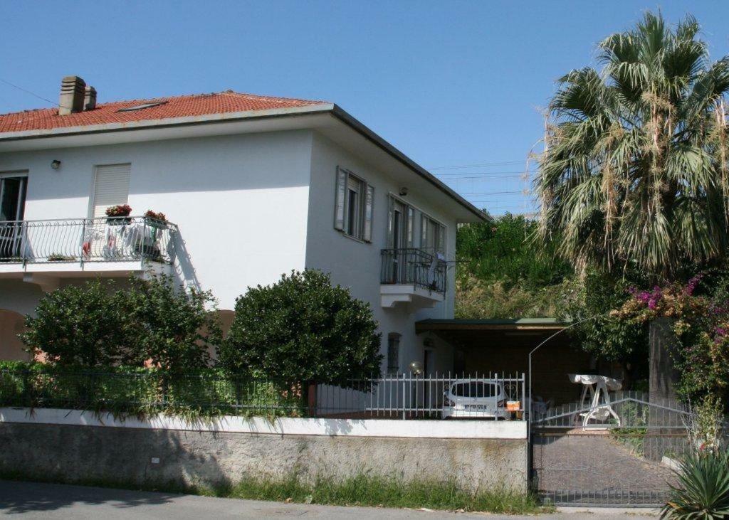 B&B Ai Tre Archi Spotorno Exterior foto